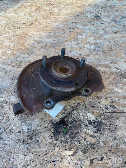 Поворотный кулак передний левый Mitsubishi Lancer