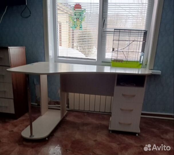 Компьютерный угловой стол