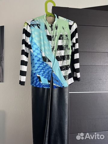 Костюм для выступлений по фигурному катанию