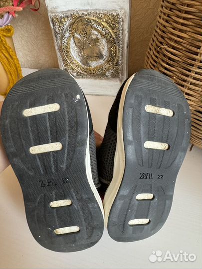 Кроссовки Zara 22