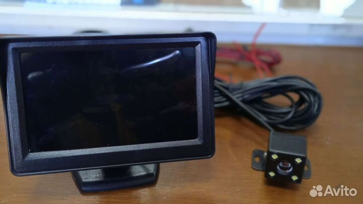 Монитор с камерой заднего вида