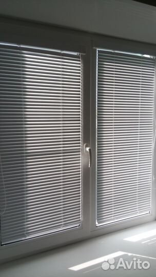 Жалюзи горизонтальные на пластиковые окна