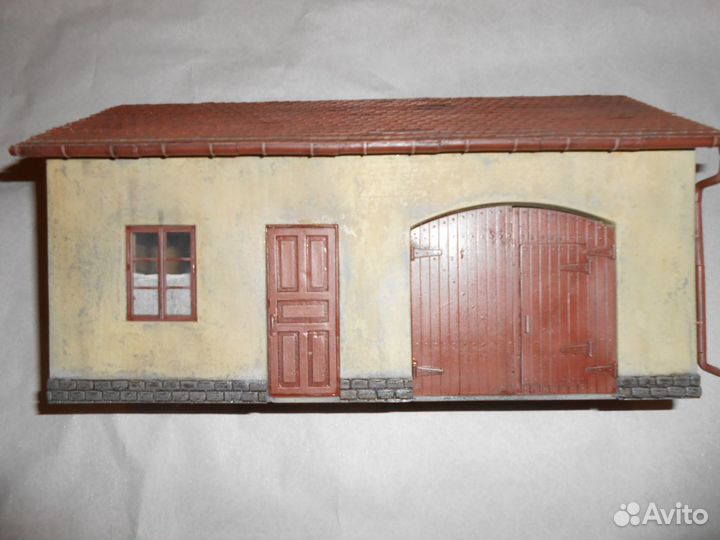 Сборная модель гараж - склад 1\35