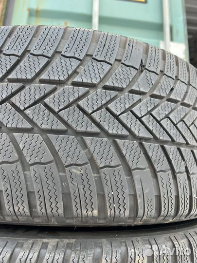 Bridgestone Blizzak LM-005 255/40 R20