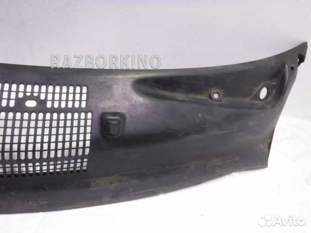 Водосток лобового стекла (жабо)