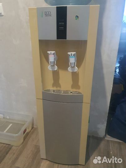 Куллер для воды напольный