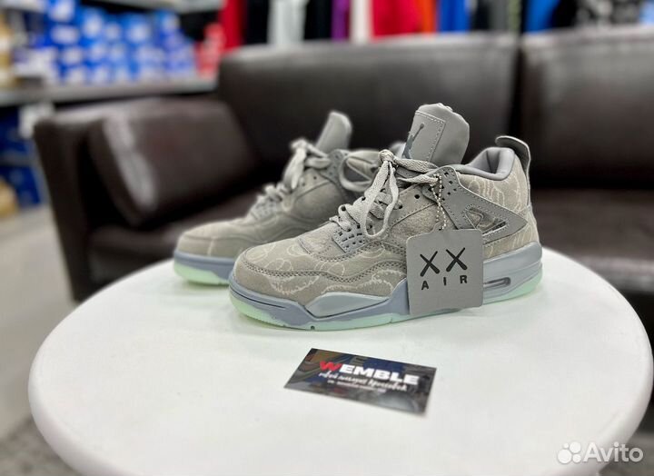 Кроссовки Nike Air Jordan 4 Retro Kaws (новые)