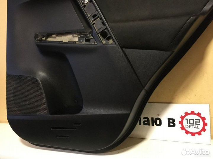 Обшивка двери задняя правая Toyota Rav4