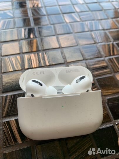 Airpods про