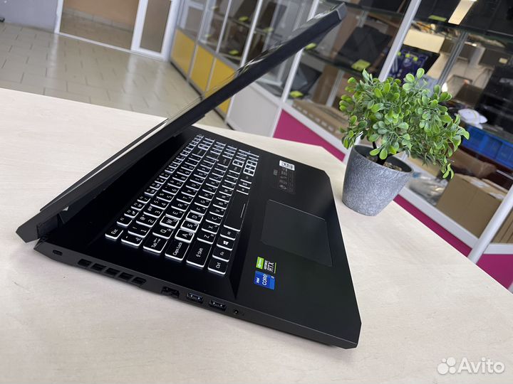 Мега-Игровой Зверь Acer Nitro 17