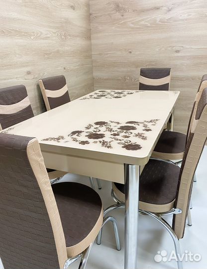 Стол со стульями на кухню