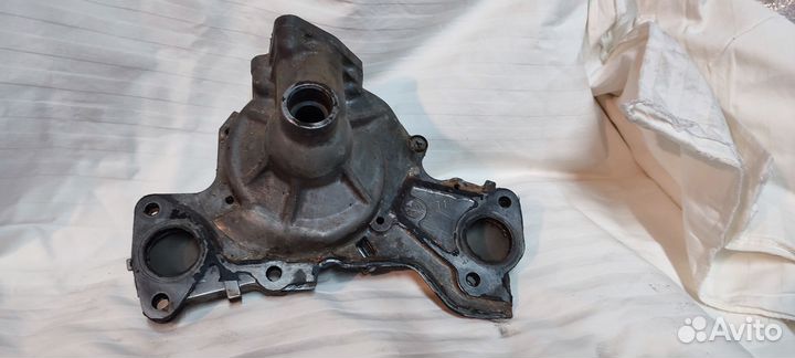 Помпа mitsubishi Монтеро 3.8 6G75
