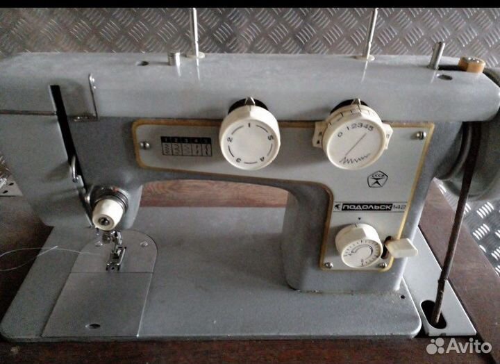 Швейная машина Подольск 142