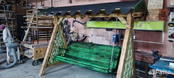 Садовые качели из дерева