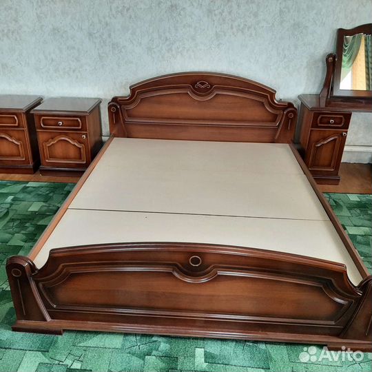 Спальный гарнитур бу