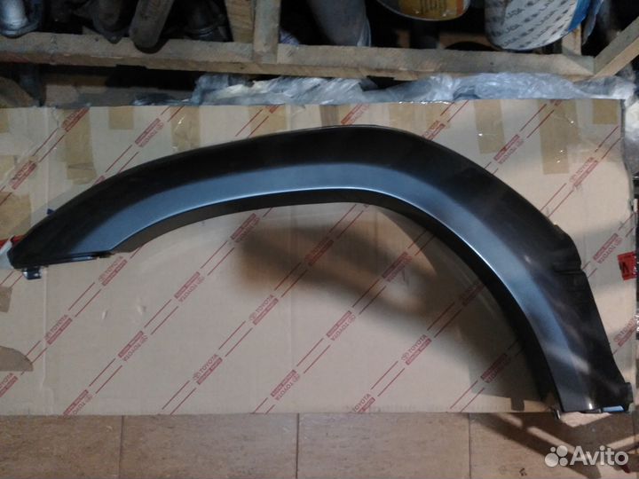 Накладка крыла левого Toyota Land Cruiser Prado