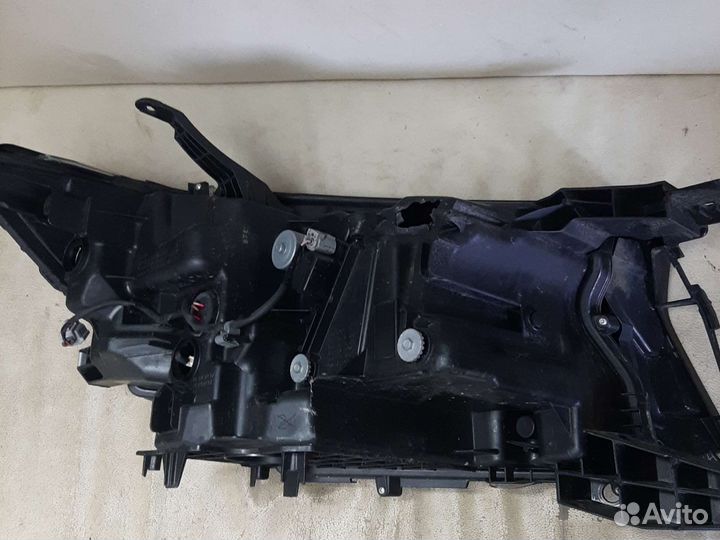 Фара левая Toyota Land Cruiser Prado 150 2 рест