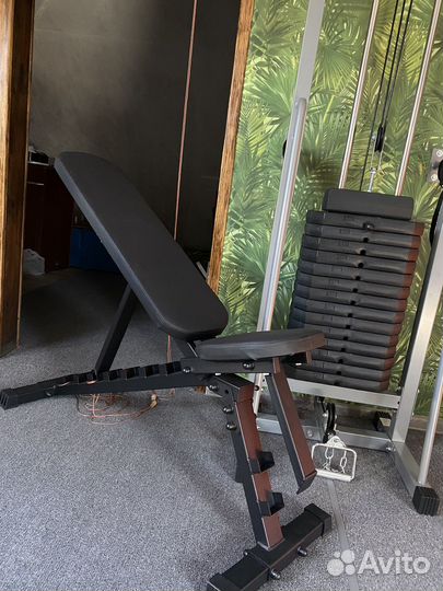 Силовой тренажер и скамья