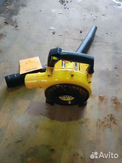 Бензиновая воздуходувка