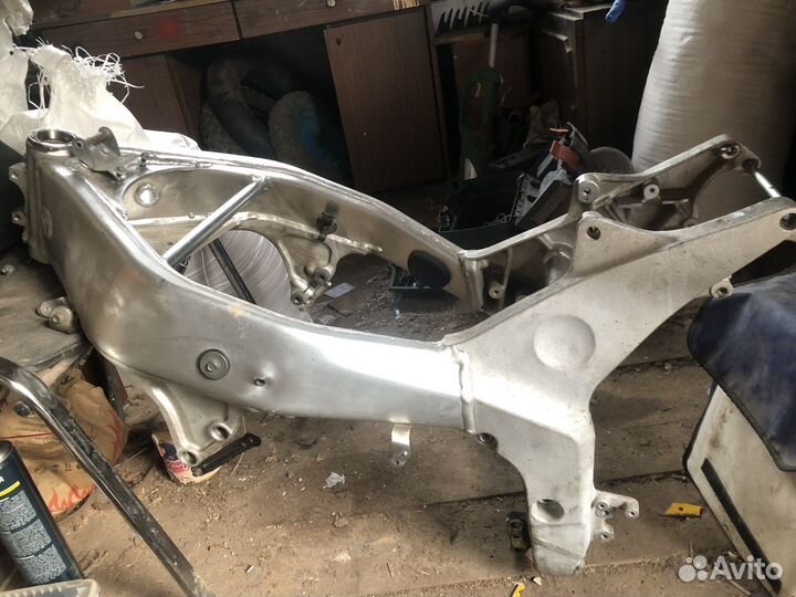 Рама yamaha fzr 400