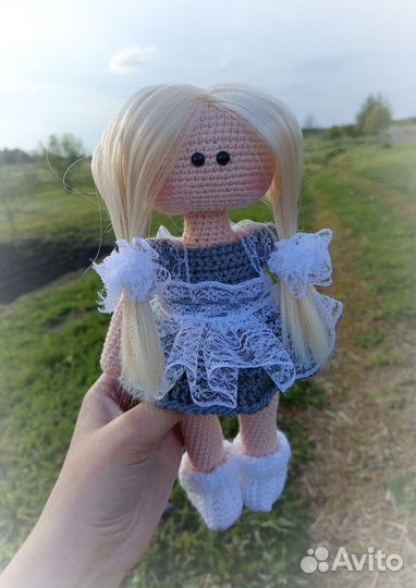 Кукла ручной работы с одеждой