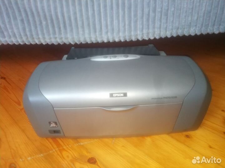 Цветной струйный принтер Epson на запчасти