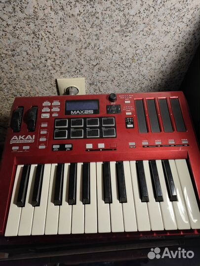 Akai Max 25