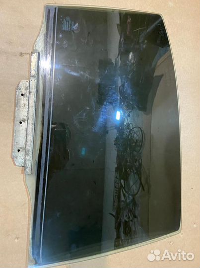 Стекло в дверь заднее правое Toyota Avensis 2