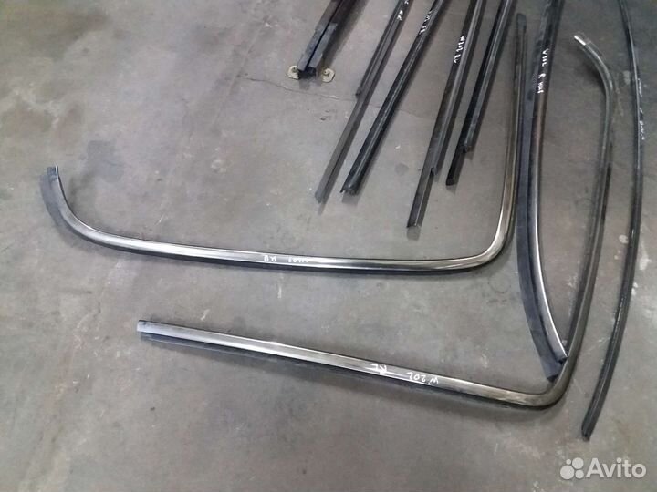 Молдинг двери стекла w202