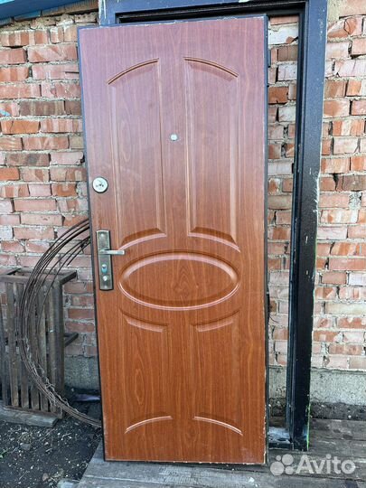 Дверь входная металлическая левая бу