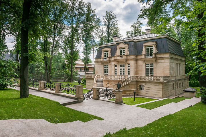 Дом 850 м² на участке 25 сот.