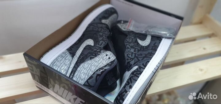 Air Jordan 1 Retro High OG Rebellionaire