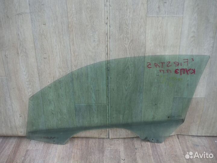 Стекло двери передней правой (№12) Ford Fiesta 5