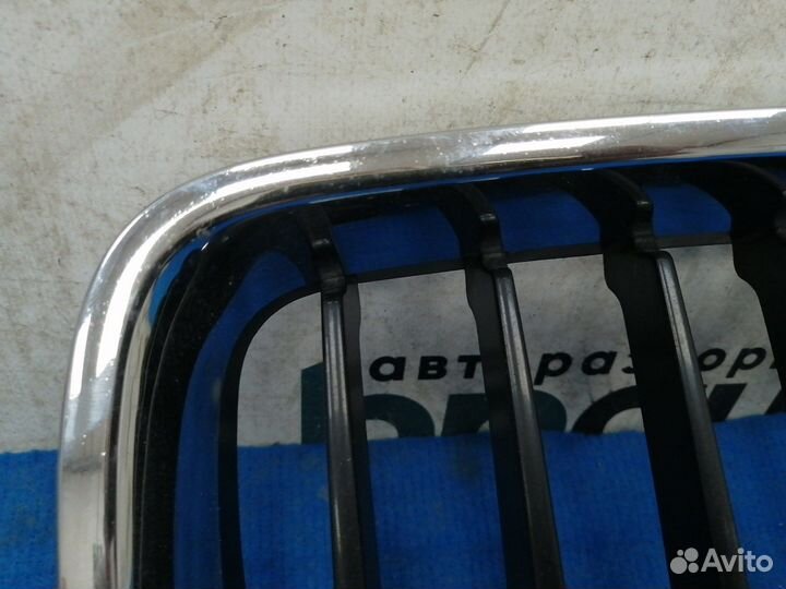 Решетка радиатора правая 51137255412 BMW 3 серия