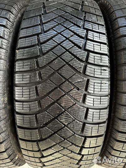 Pirelli Ice Zero FR 235/55 R19