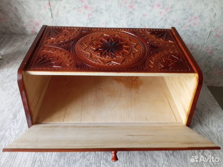 Хлебница деревянная резная