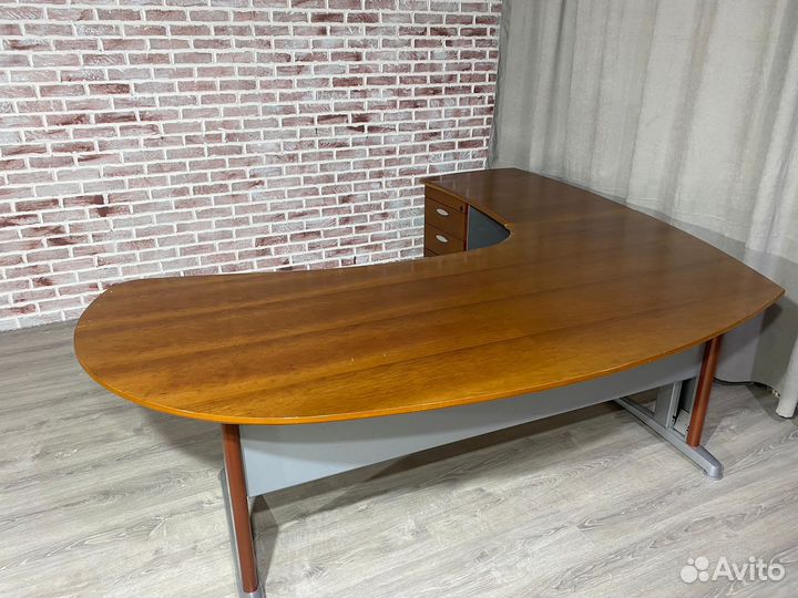 Стол руководителя