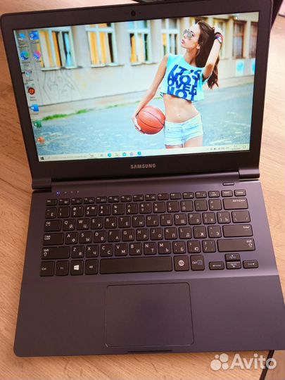 Samsung ультрабук 4ядра/4гб/ssd/батарея 4-5 часов