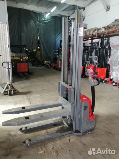 Штабелер электрический самоходный