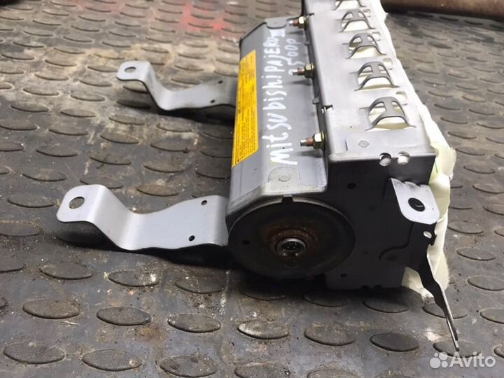 Подушка безопасности пассажира Mitsubishi Pajero 3