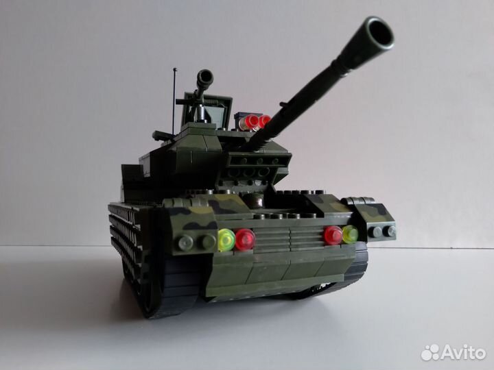 Игрушка танк,конструктор