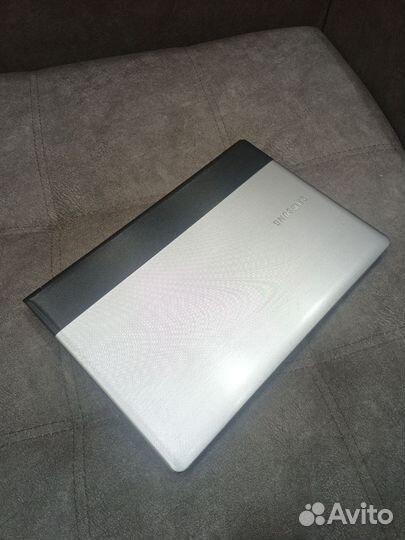 Продаю 4 ядерный ноутбук asus