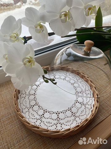 Клош стеклянный с плетенным подносом