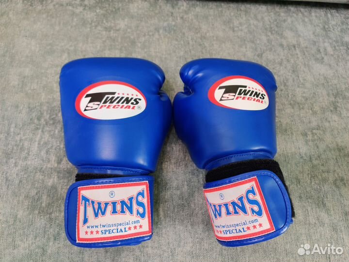 Боксерские перчатки 12 oz Twins