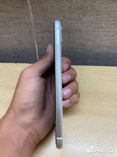 Телефон iPhone 11
