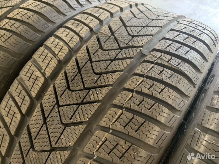 Pirelli Scorpion Winter RFT 275/40 R21 и 315/35 R21
