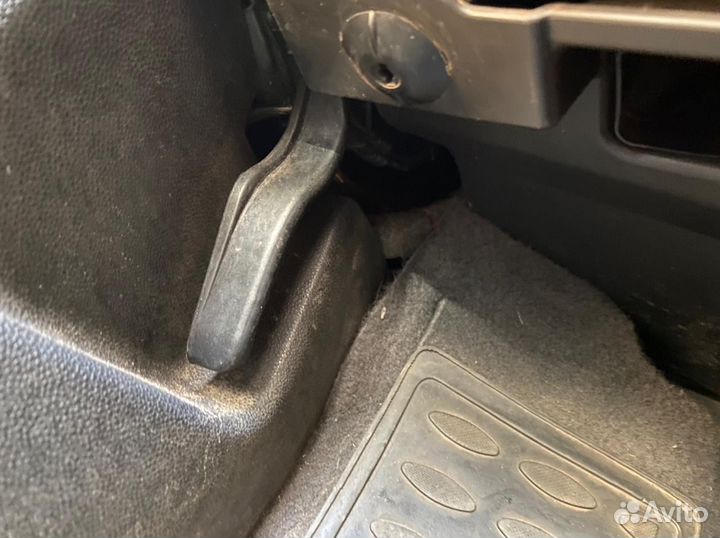 Рычаг открывания капота Opel Astra H