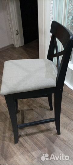 Стол с рейками для хранения IKEA и стулья