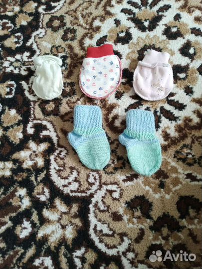 Шапки, пинетки, царапки, слюнявчики