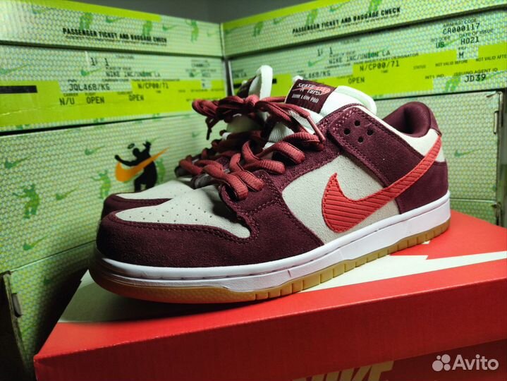 Nike dunk sb low red